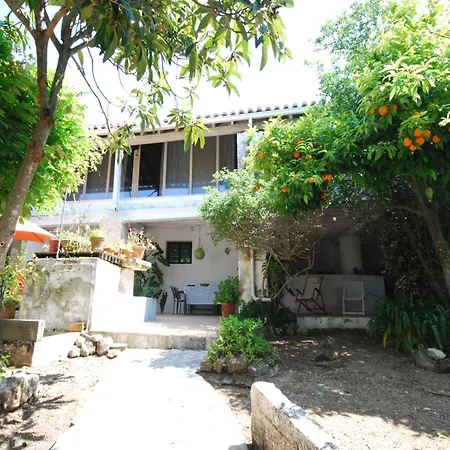 Casa de Férias Authentic In With Garden Soudos