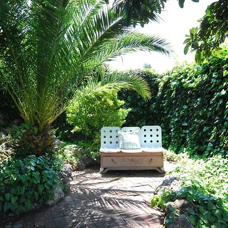 بيت للعطل Authentic In With Garden